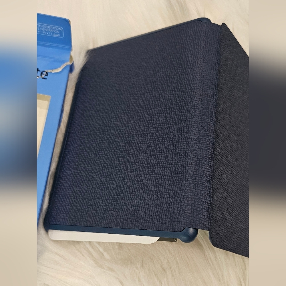 Kindle Basic Or Paperwhite Leather Cover for 11th Generation, Navy Blue & Black - Picture 2 of 5